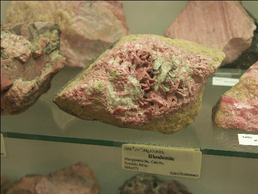 PICT0753 Rhodonite Franklin Mineral Museum New Jersey