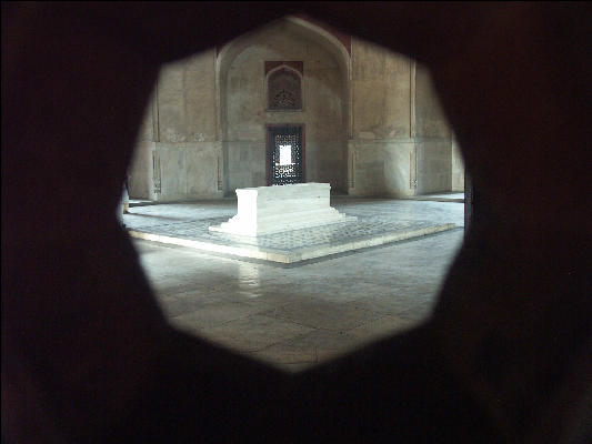 Pict4506 Sarcophagus Through Hole Humayun's Tomb Delhi