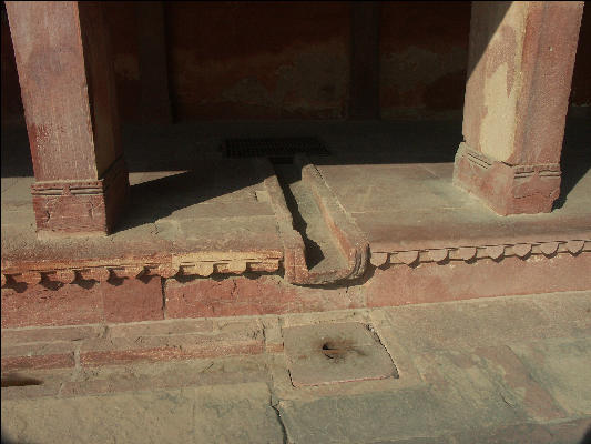 Pict3750 Drain Fatehpur Sikri