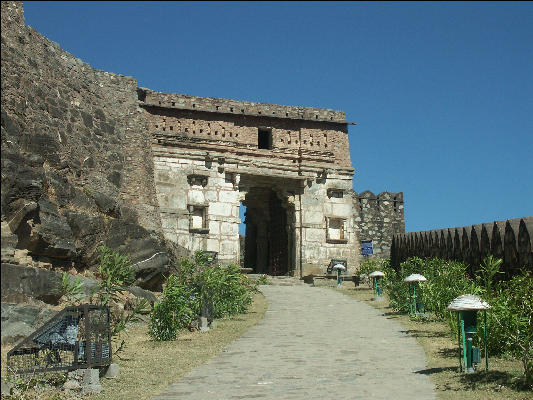 PICT1988 Gate Kumbhalgarh Fort