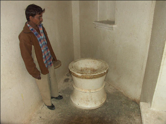 PICT2090 Toilet Kumbhalgarh Fort