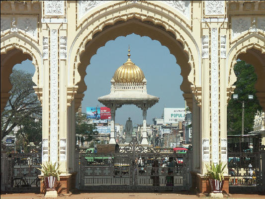 Pict1132 Gate Maharajas Amba Vilas Palace Mysore