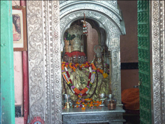 Pict2563 Shrine Brahma Temple Pushkar