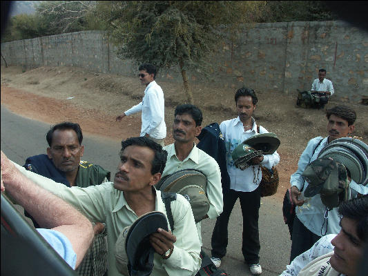 Pict3196a Vendors Selling To Tourists Ranthambore National Park