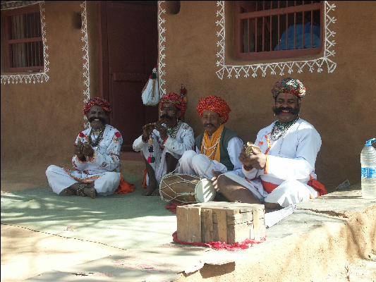 Pict1716 Musicians Shilpgram Udaipur
