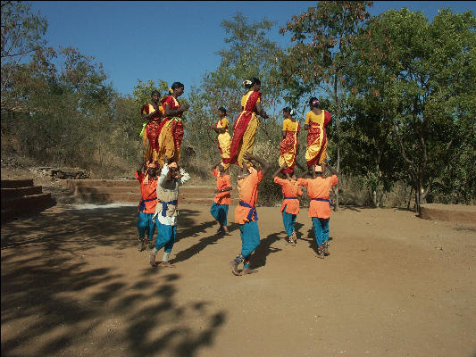 Pict1806 Dancers Shilpgram Udaipur