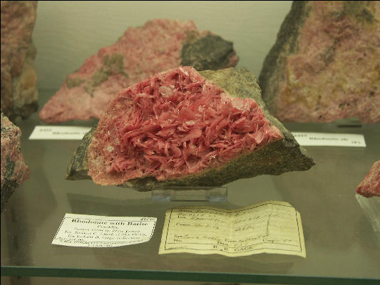 PICT0752 Rhodonite With Barite Franklin Mineral Museum New Jersey