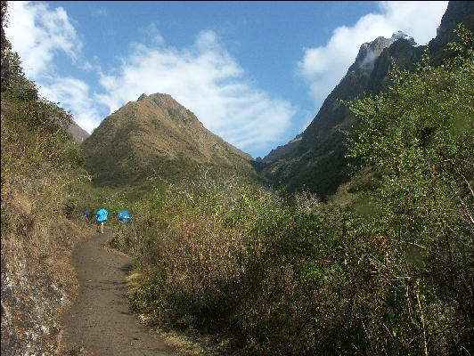 Porters on the way up to Dead Woman's Pass