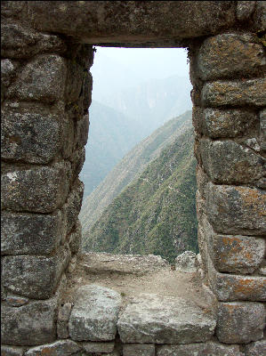 Window Huinayhuayna Inca Trail