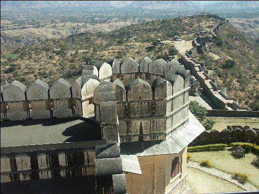PICT2070 Tower And Walls Kumbhalgarh Fort